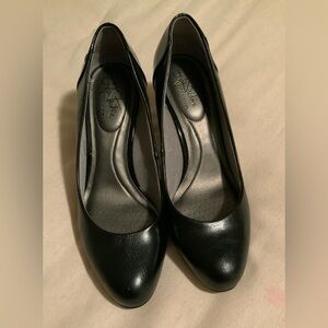 Life Stride Black Heels Classic Design
